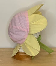 Load image into Gallery viewer, Petal Hat