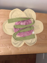 Load image into Gallery viewer, Petal Hat