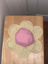 Load image into Gallery viewer, Petal Hat