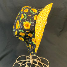 Load image into Gallery viewer, Sun Hat - Buzzy Flowers