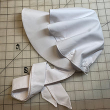 Load image into Gallery viewer, Button Bonnet - Imperial Broadcloth
