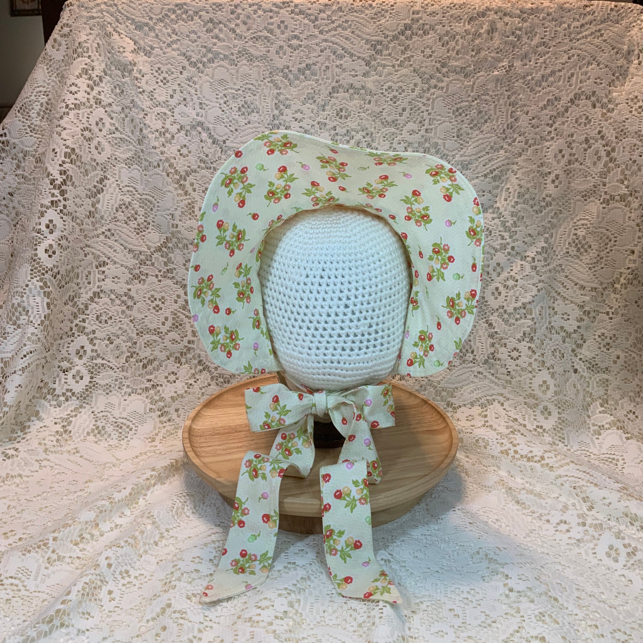 Vintage 1950s Tri-color Bonnet 1950s Vintage Handmade Peach Crochet Head Bonnet & Wrap main image 4