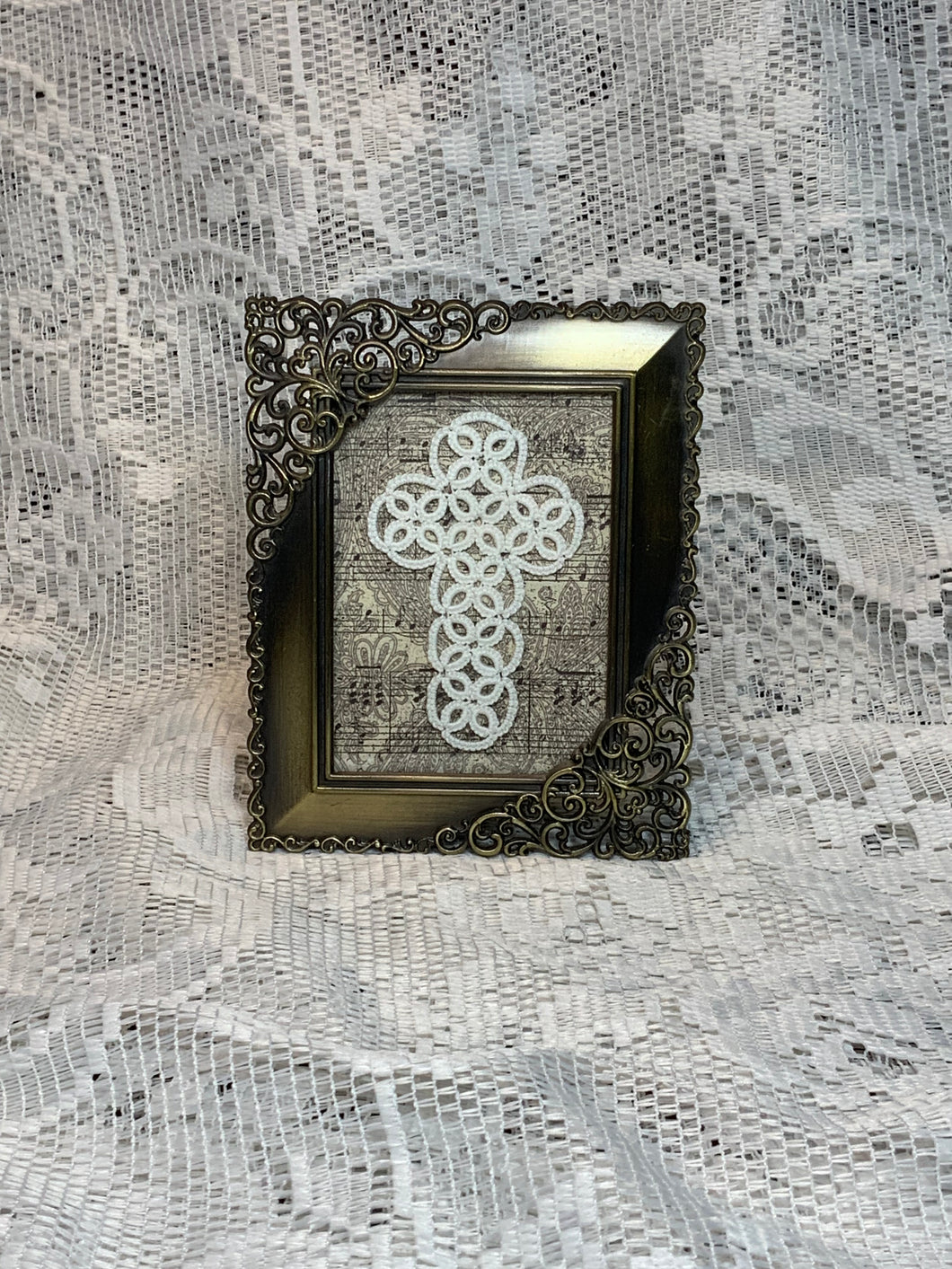 Shuttle Tatted Petite Cross